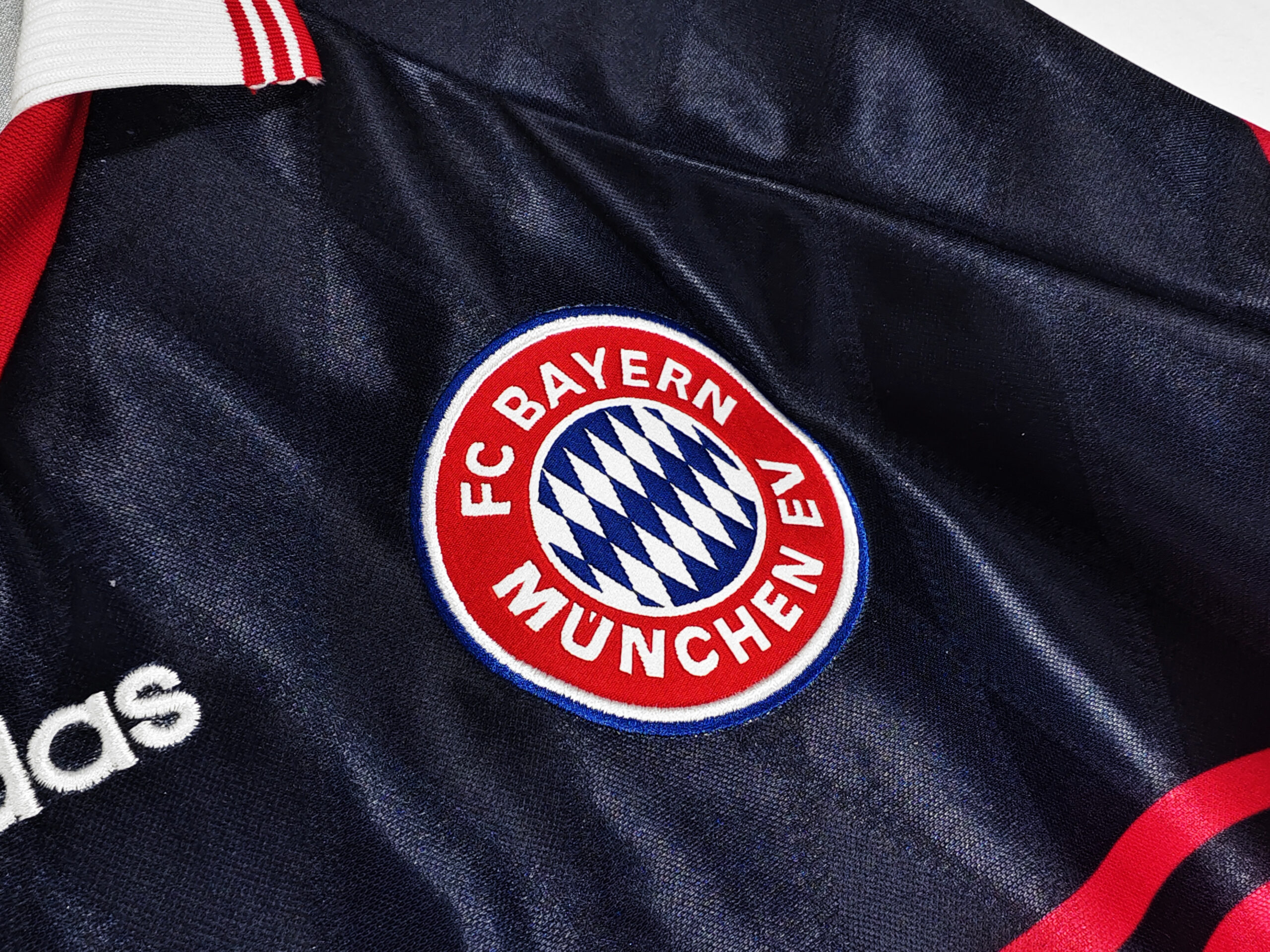 fc bayern münchen 1995/96 manica lunga retro fc bayern münchen 1995/96 manica lunga retro